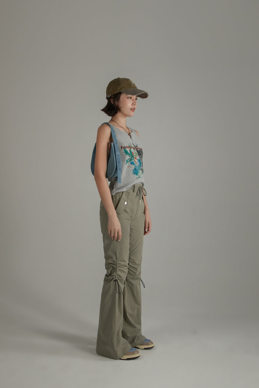 CHUU String Shirring Bootcut Cargo Style Pants