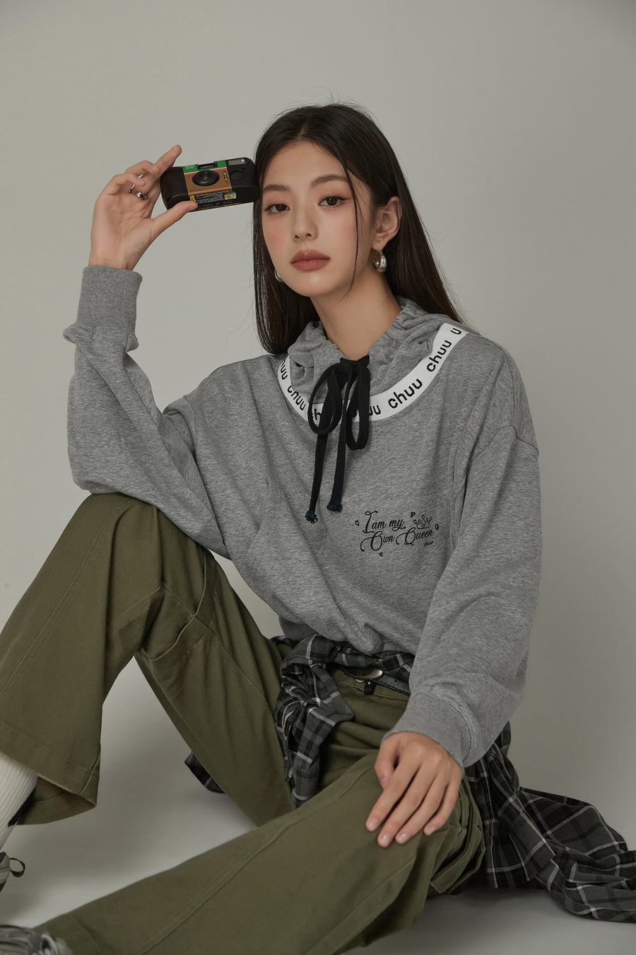 CHUU Logo Lettering Big Pocket Loose Fit Hoodie