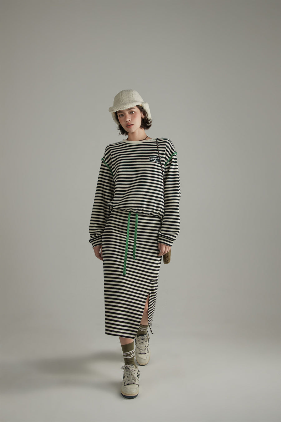 CHUU Slit Stripe Long Skirt