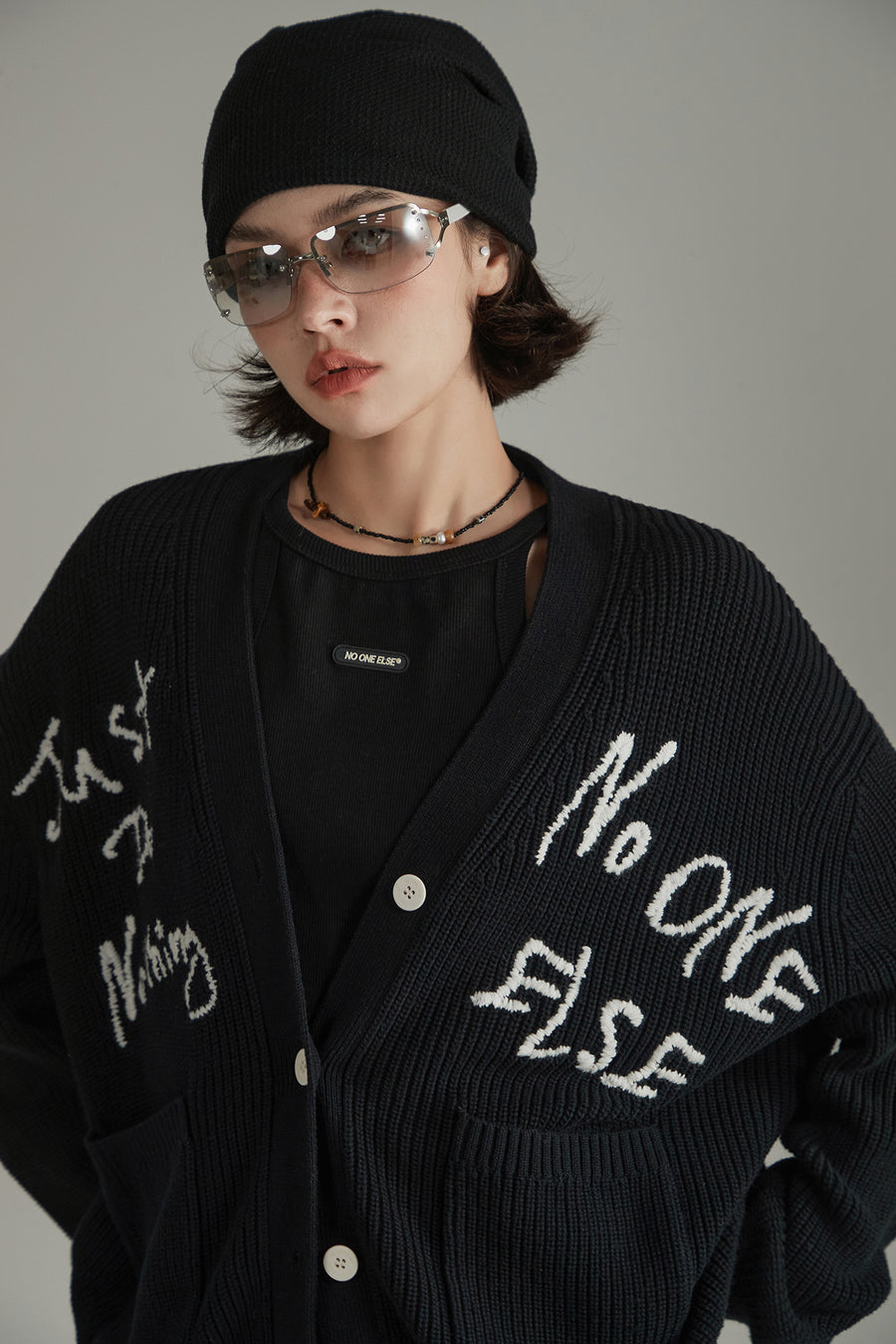 CHUU Lettering Pocket Knit Cardigan