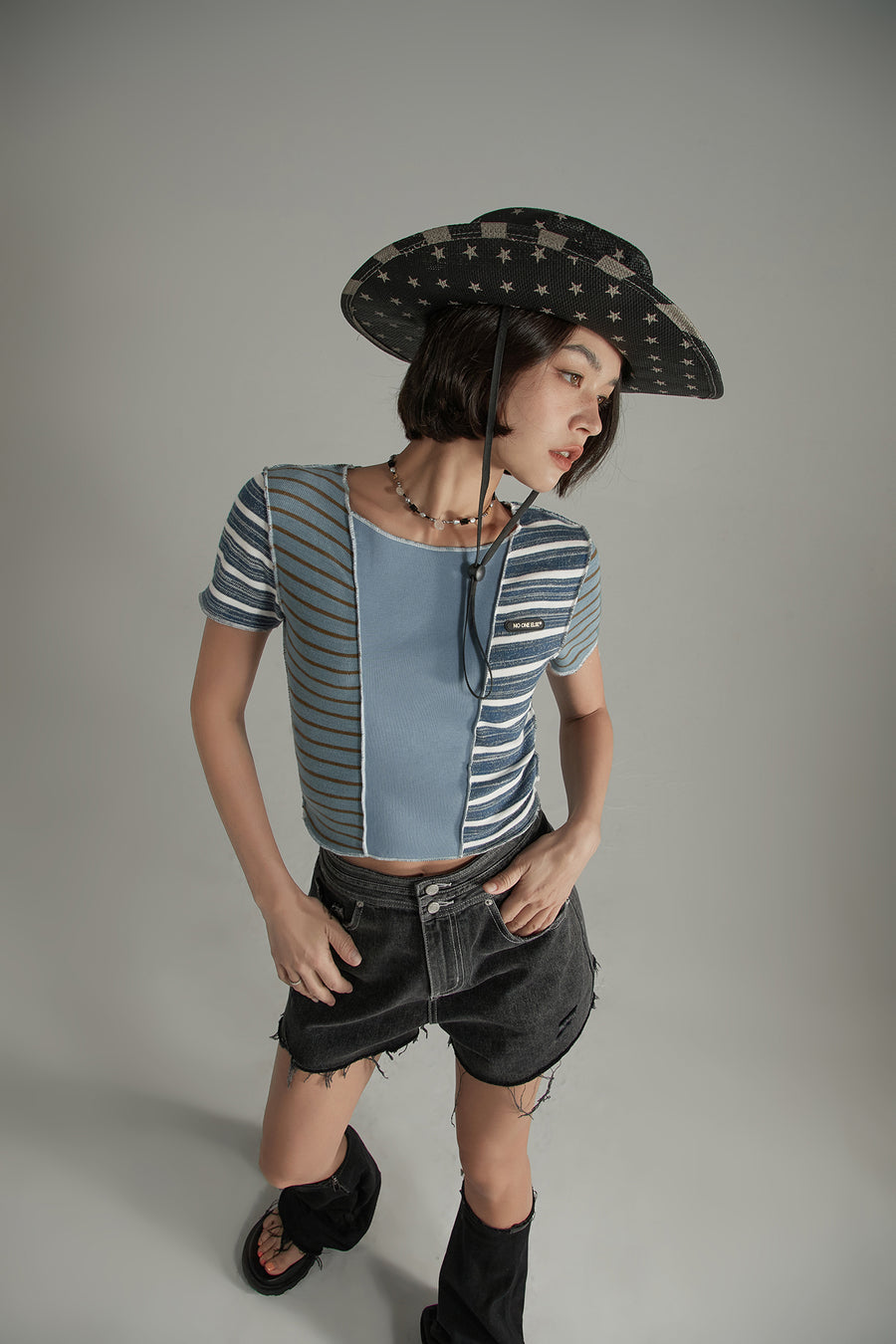 CHUU Contrast Striped Slim Cropped T-Shirt