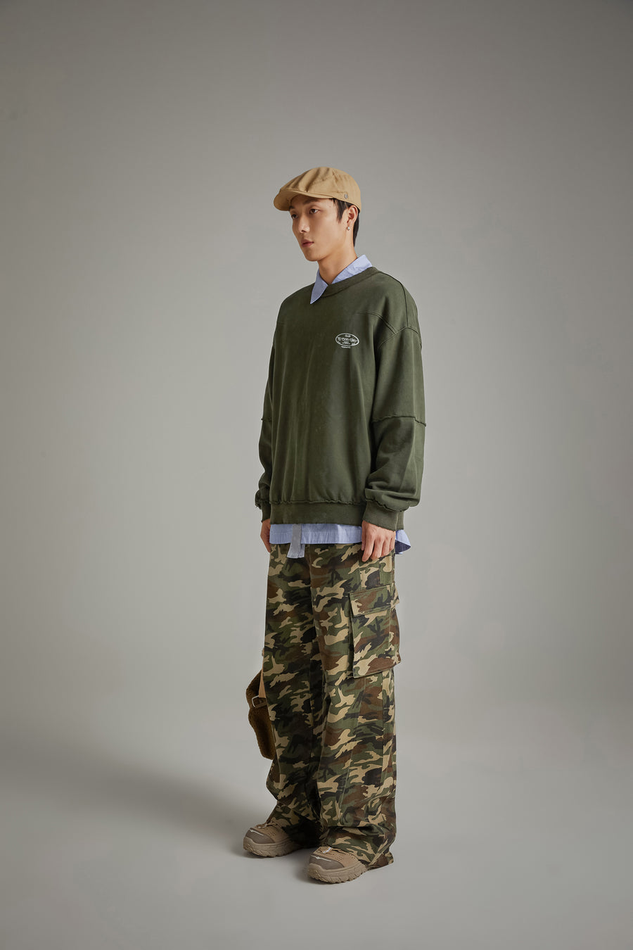 CHUU Camouflage Cargo Wide Pants