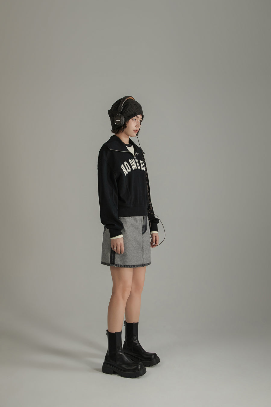 CHUU Logo Half Zip-Up High Neck Sweatshirt