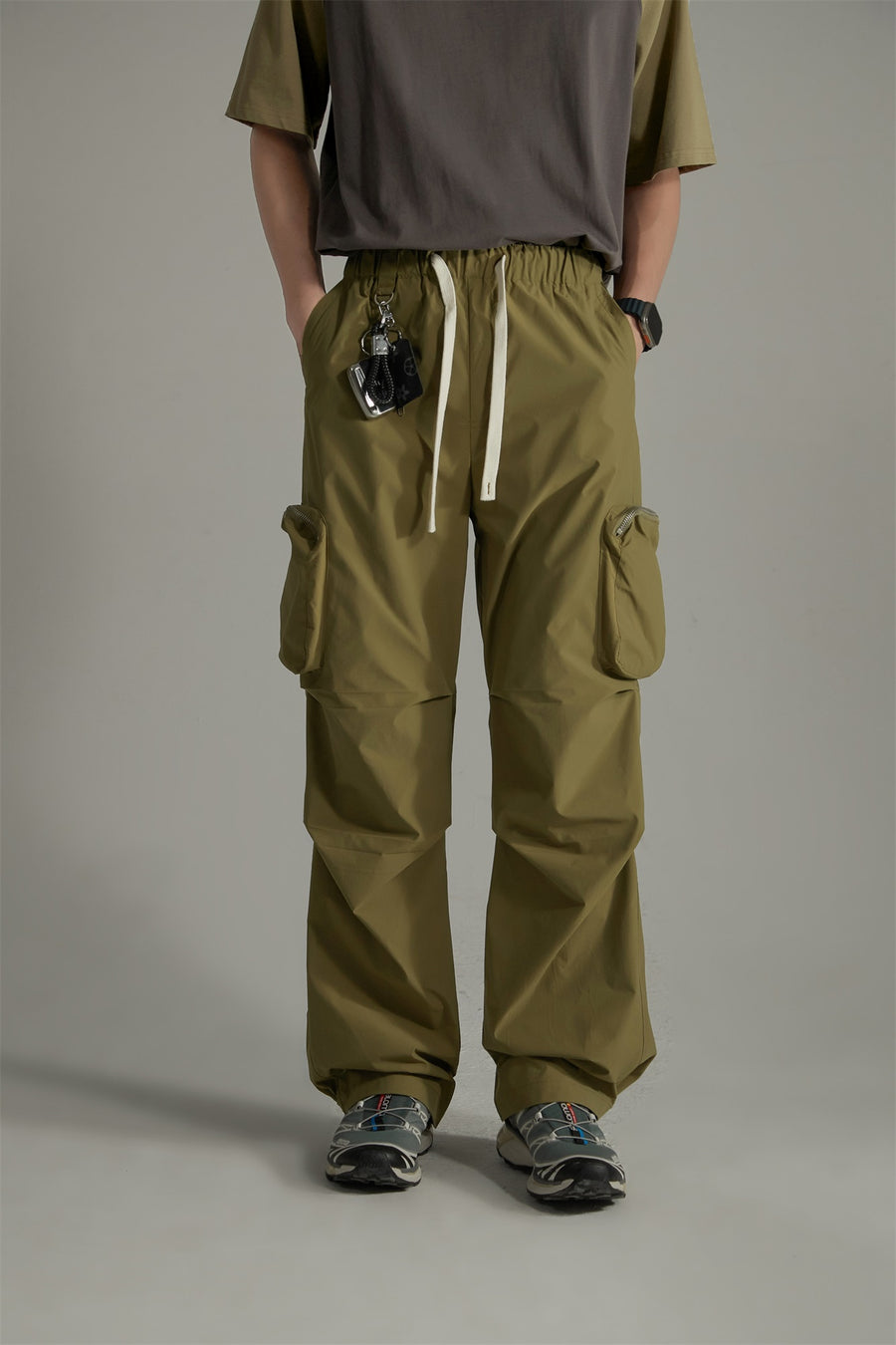 CHUU Casual Drawstring Wide Cargo Pants