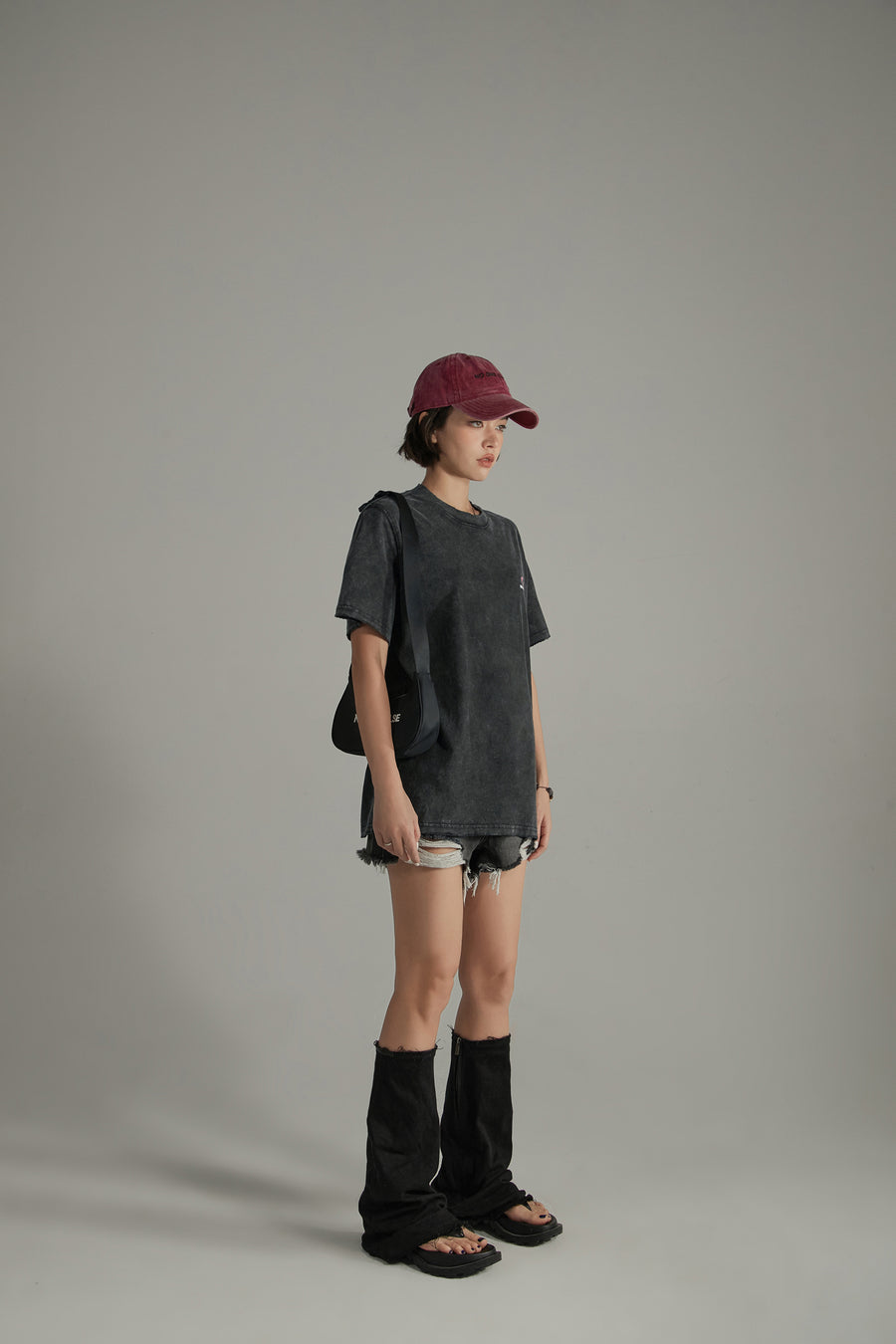 CHUU Heart Loose Fit Basic Short Sleeve T-Shirt