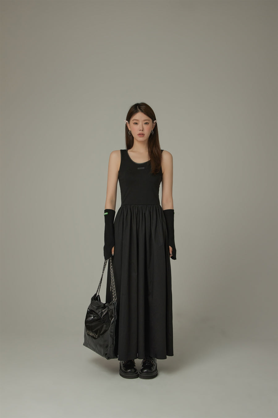 CHUU Back Cutout Sleeveless Layered Long Dress