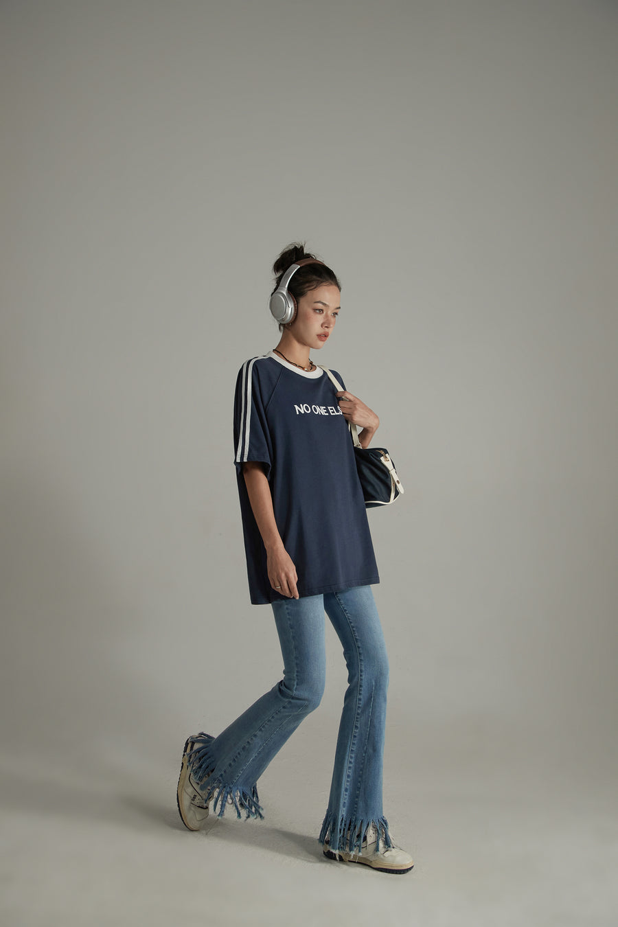 CHUU Noe Letter Printed Raglan T-Shirt