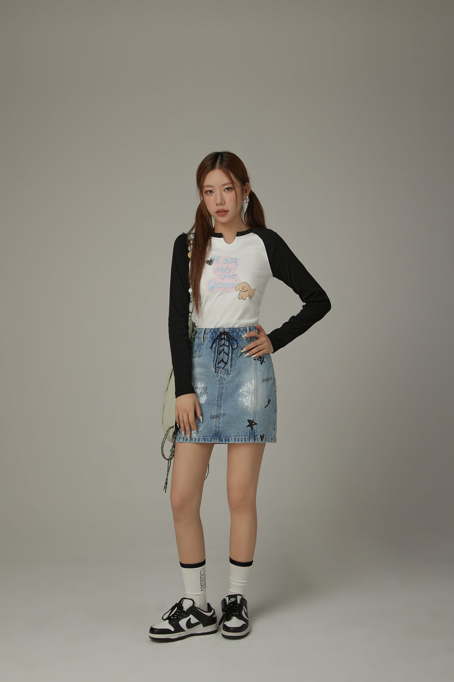 CHUU Lace Up Heart Star Denim Skirt