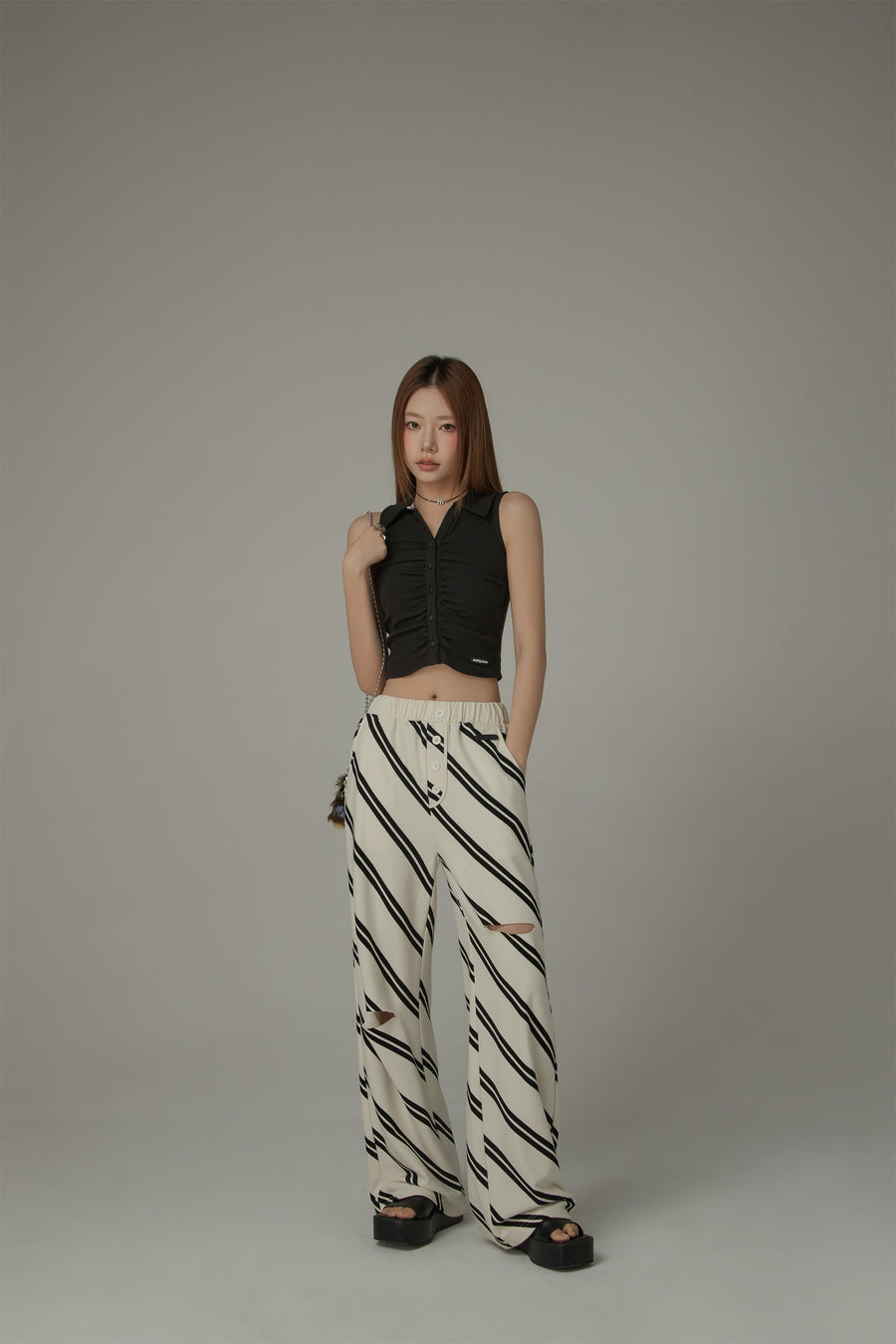 CHUU Diagonal Striped Leg Slits Training Wide Pants