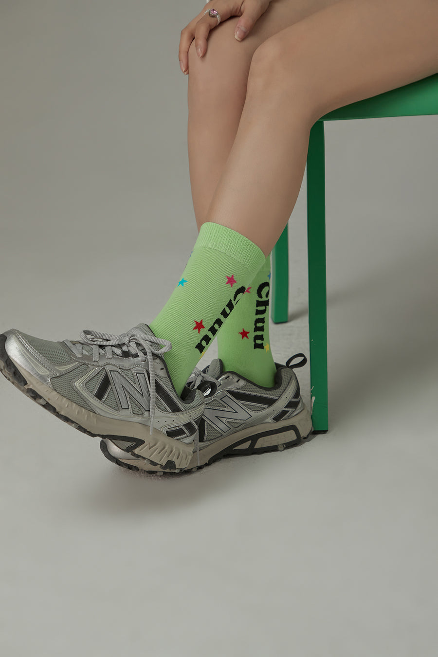 CHUU Chuu Lettering Colorful Star High Socks