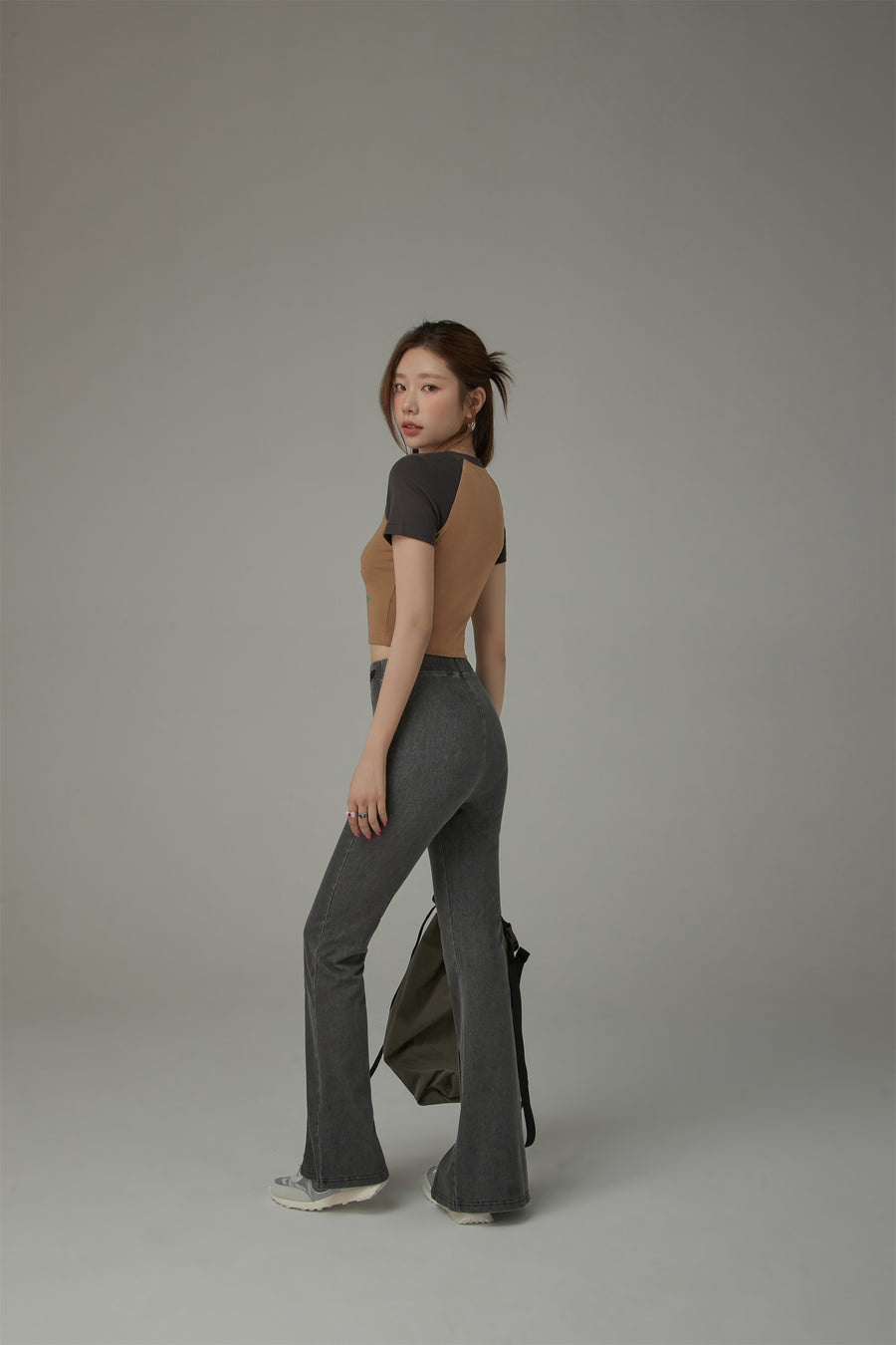 CHUU Elastic Waist Slit Semi Bootcut Pants