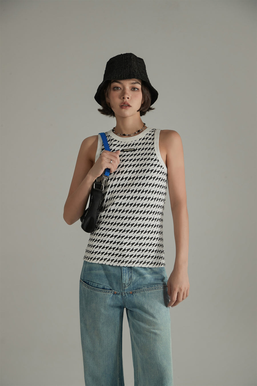 CHUU Color Contrast Trendy Slim Sleeveless Top