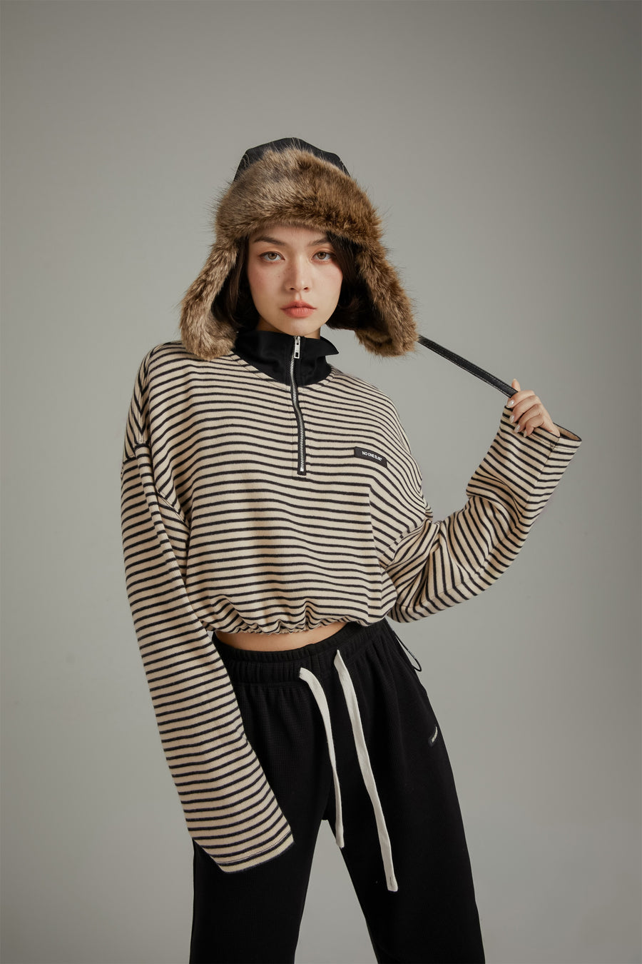 CHUU Striped Crop Half Zip-Up Top