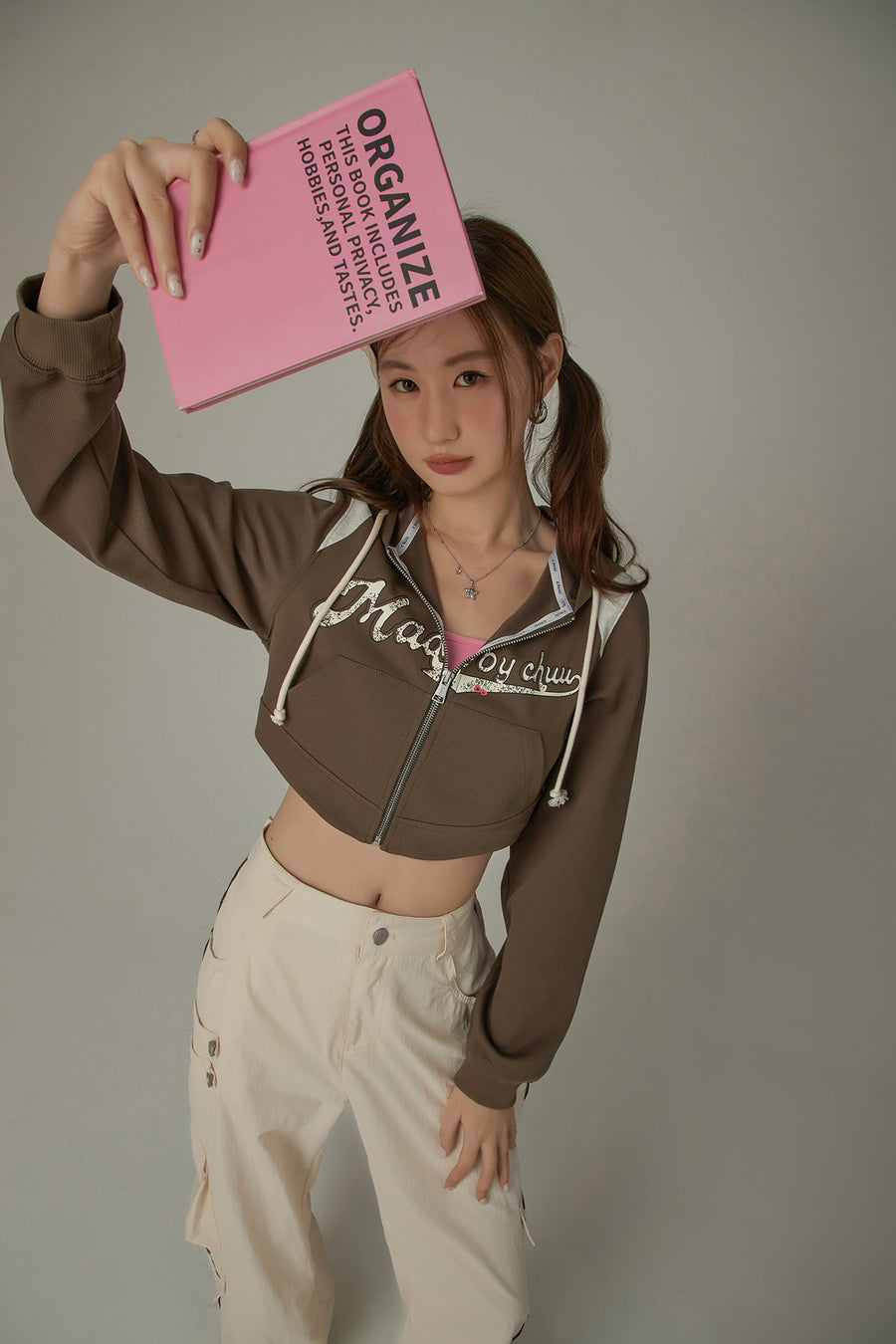 CHUU Lettering Cropped Sporty Zip-Up Hoodie