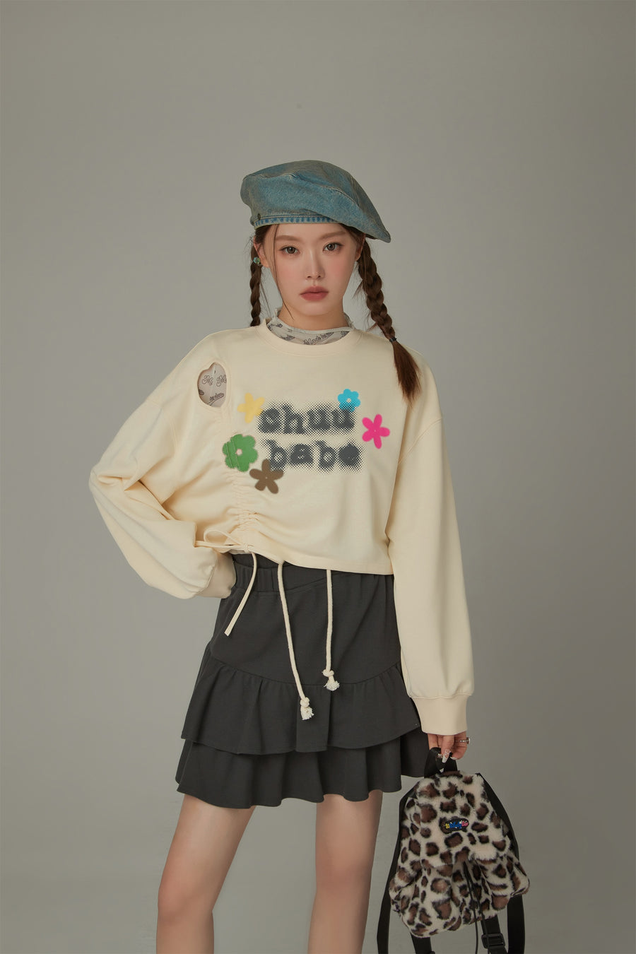 CHUU Logo Heart String Crop Sweatshirt