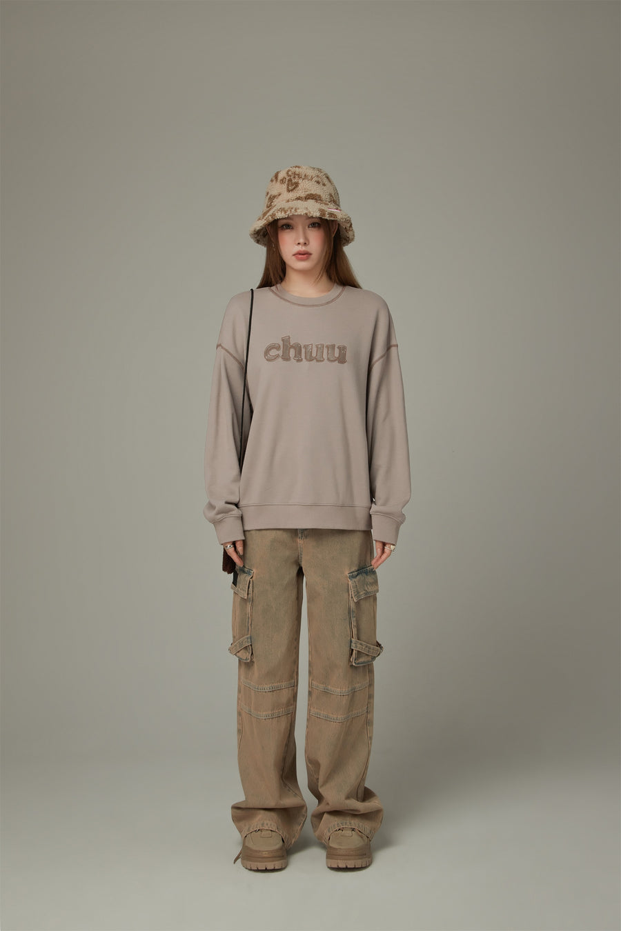 CHUU Color Logo Stitch Loose Fit Sweatshirt