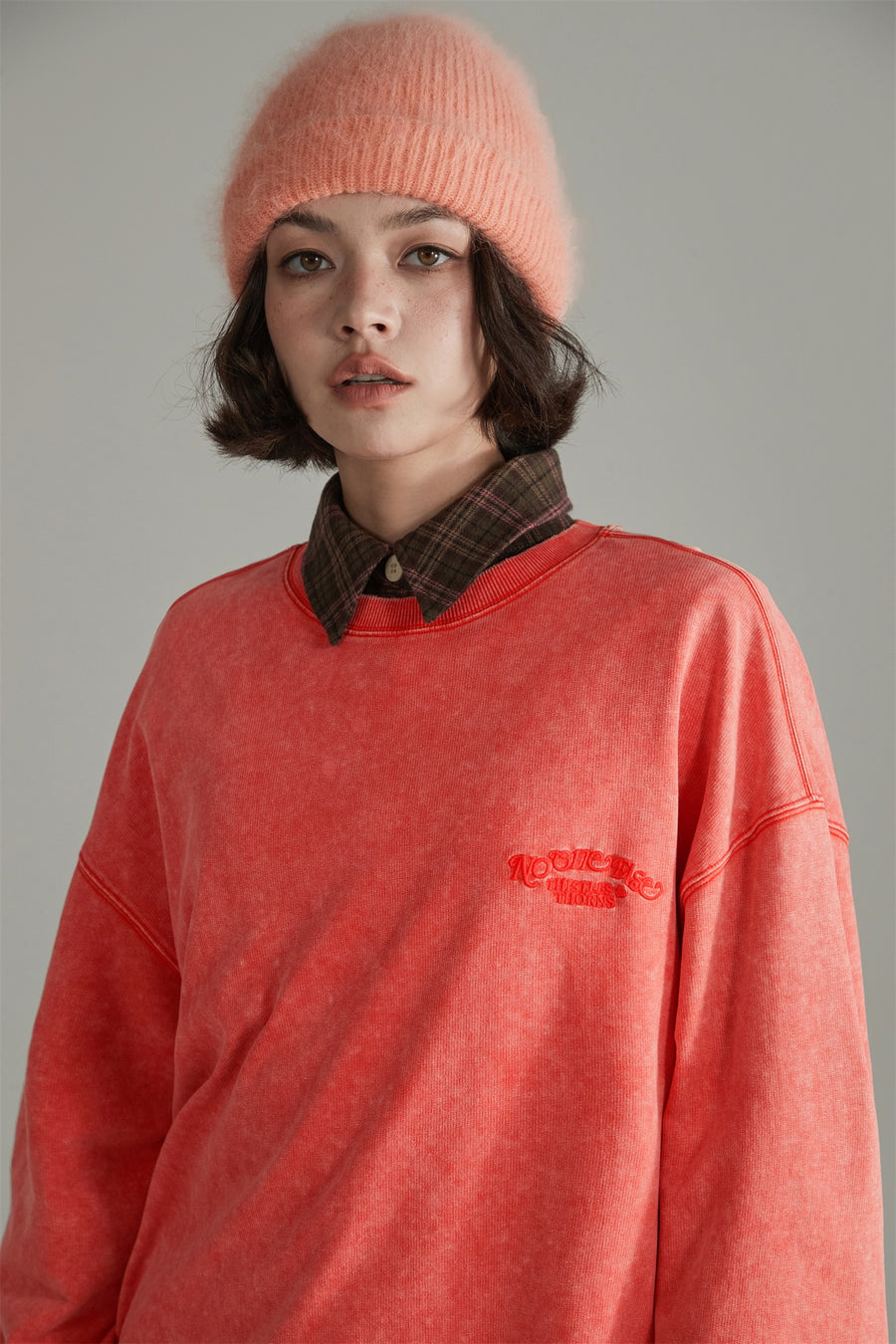 CHUU Basic Embroidery Overfit Sweatshirt