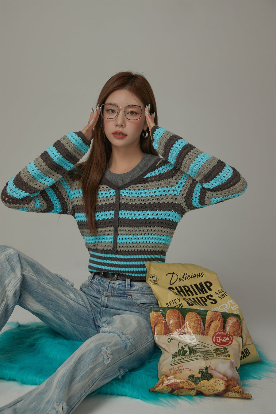 CHUU Button Stripe Color Knit Sweater