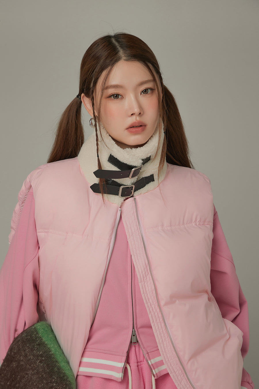 CHUU High Neck Collar Padded Vest