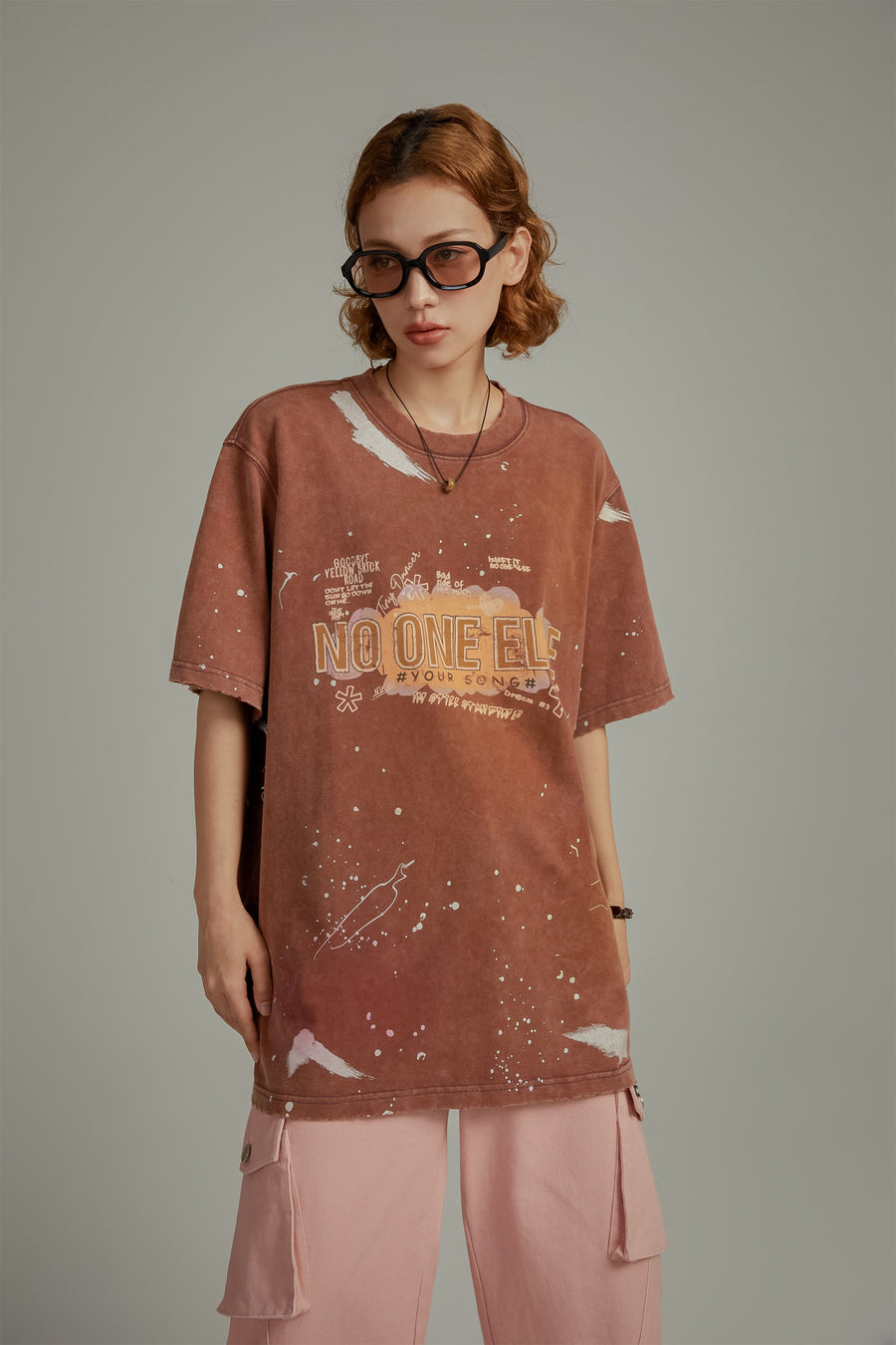 CHUU Paint Splatter Lettering Loosefit T-Shirt