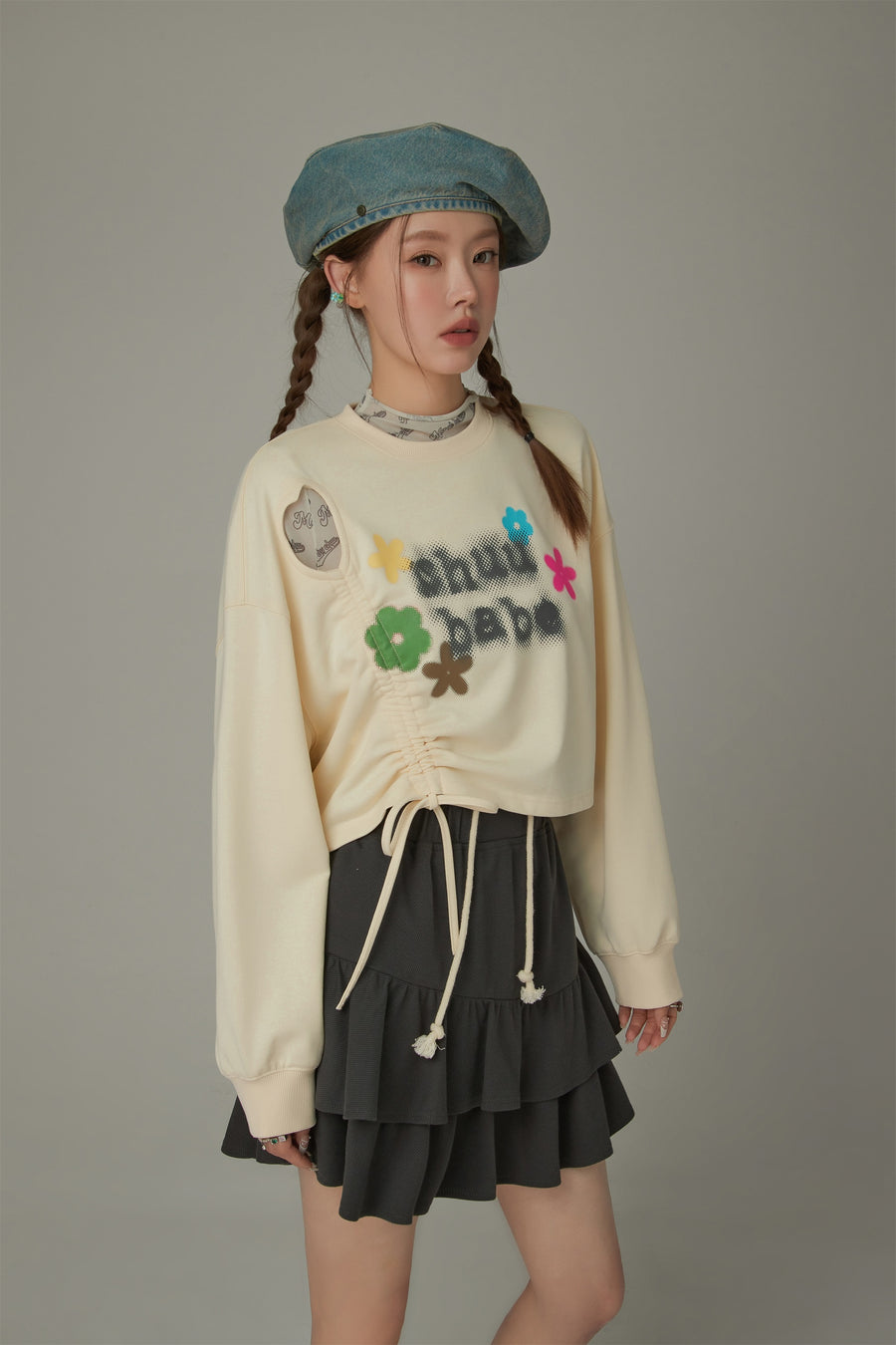 CHUU Logo Heart String Crop Sweatshirt