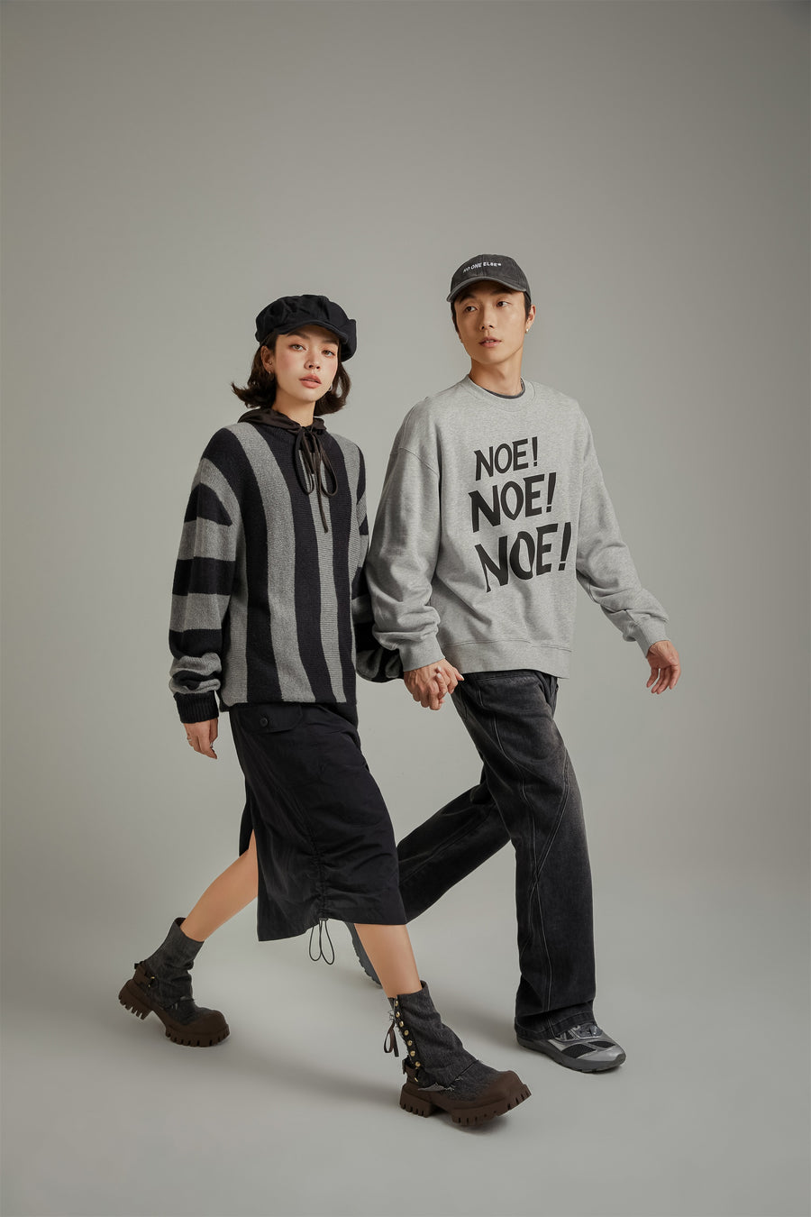 CHUU Logo Lettering Boxy Sweatshirt