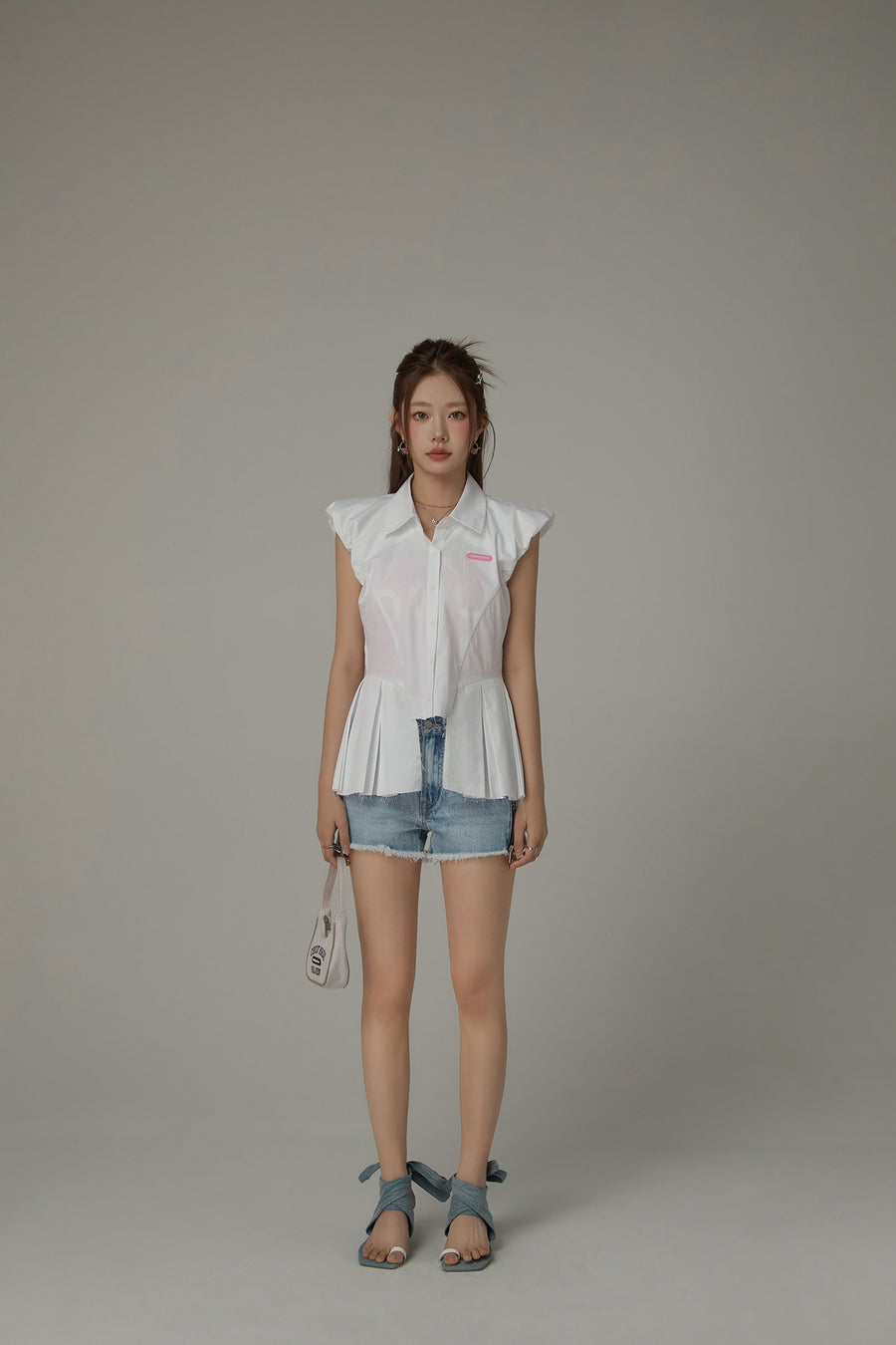 CHUU Unbalanced Puffy Sleeveflowy Hem Shirt