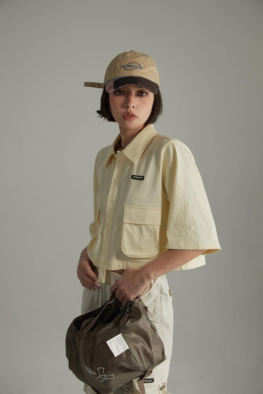 CHUU Low Pocket Cropped Shirt