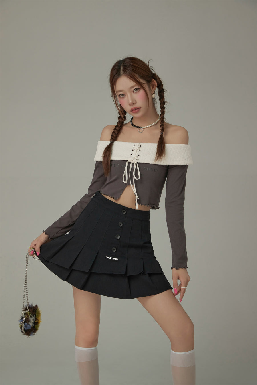 CHUU Off The Shoulder Frilly Lace Up Top