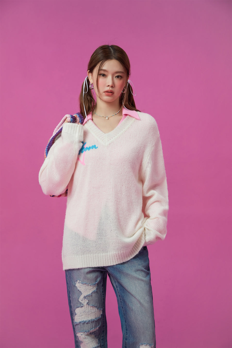 CHUU Heart V-Neck Knit Top