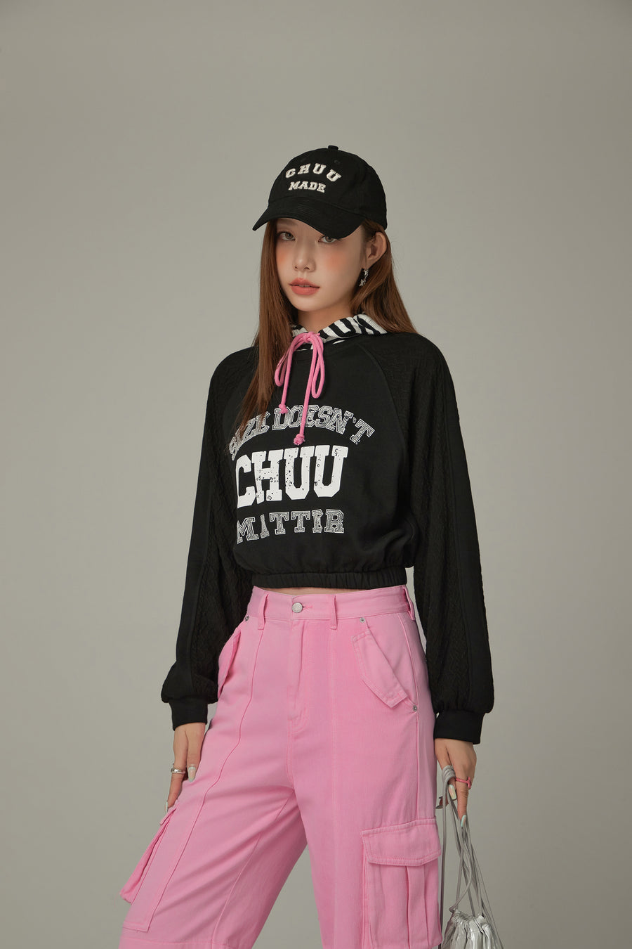 CHUU Size Doesnt Matter Lettering Crop Sweatshirt