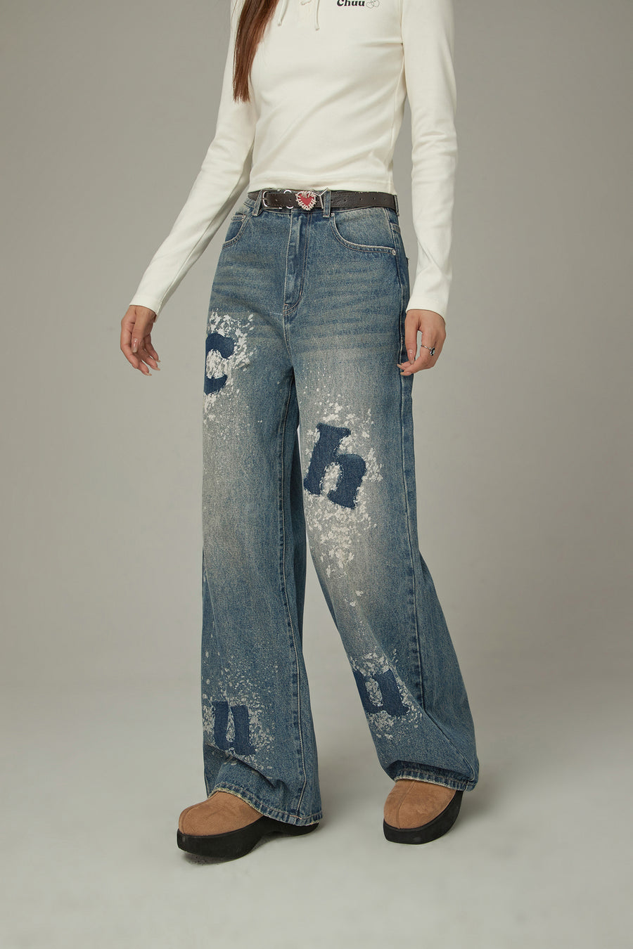 CHUU Jumbo Logo Lettering Washed Denim Jeans