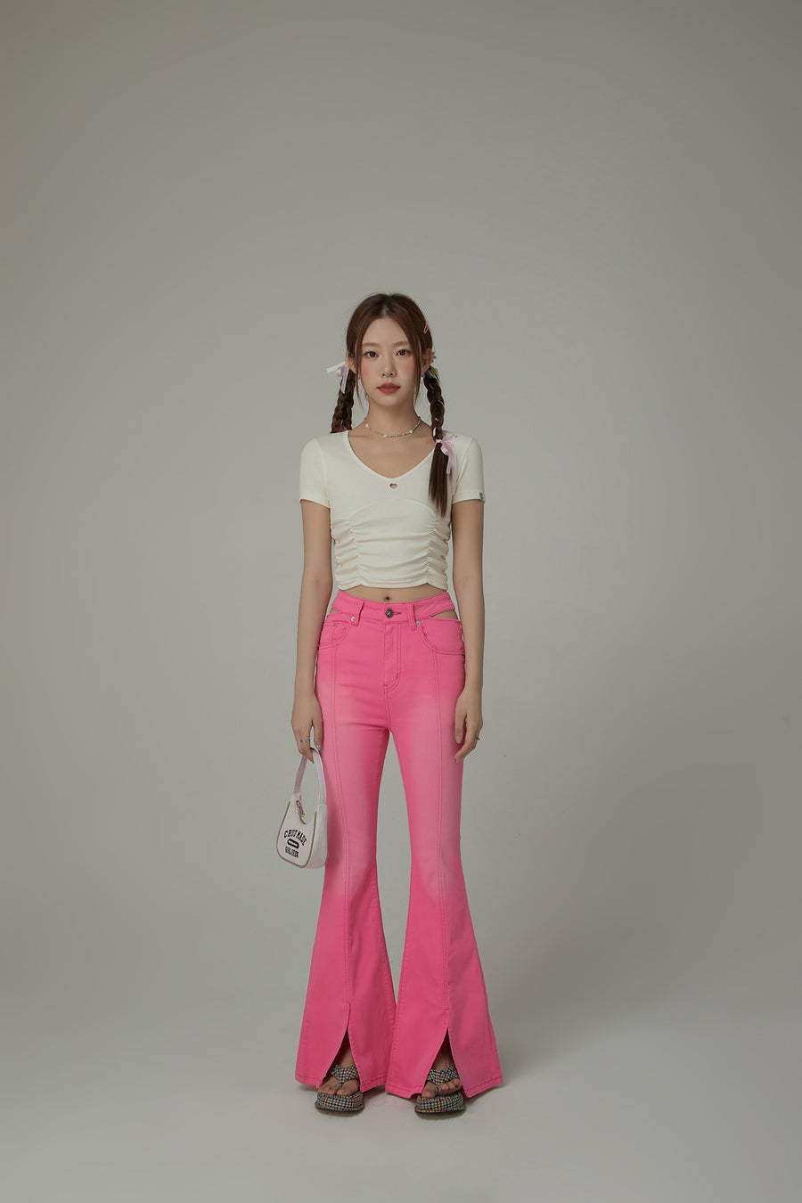 CHUU Color V-Neck Heart Keyhole Shirring Crop T-Shirt