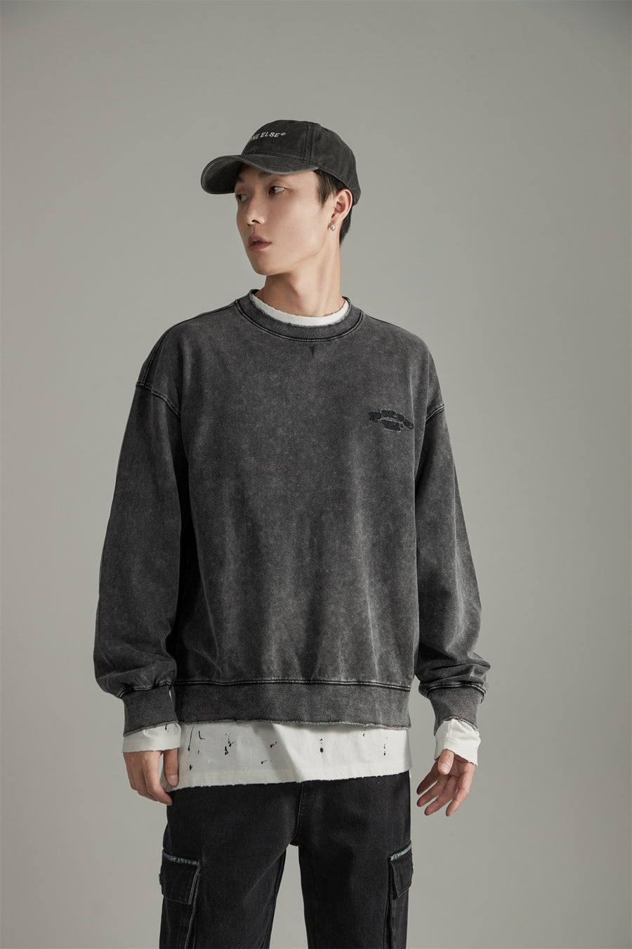 CHUU Basic Embroidery Overfit Sweatshirt