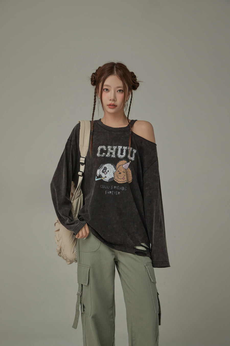 CHUU Puppy Face Logo One Shoulder Long Sleeve T-Shirt