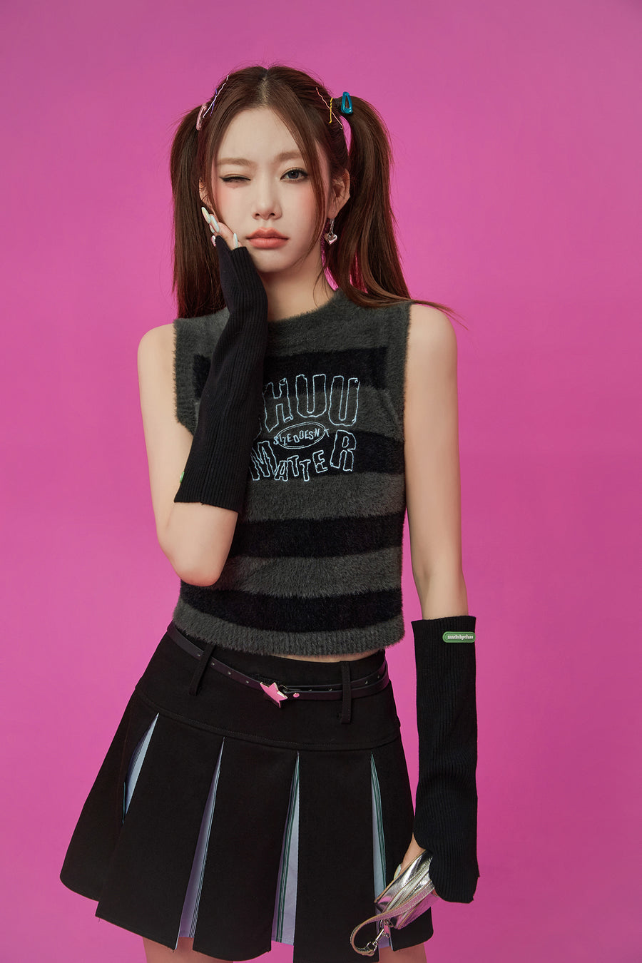 CHUU Lettering Fuzzy Sleeveless Sweater