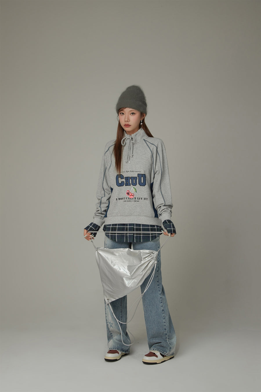 CHUU Logo Cherry Half Zip Up Stitched Sweatshirt