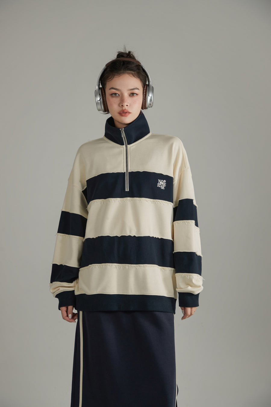 CHUU Half Zip-Up Color Striped Sweatshirt