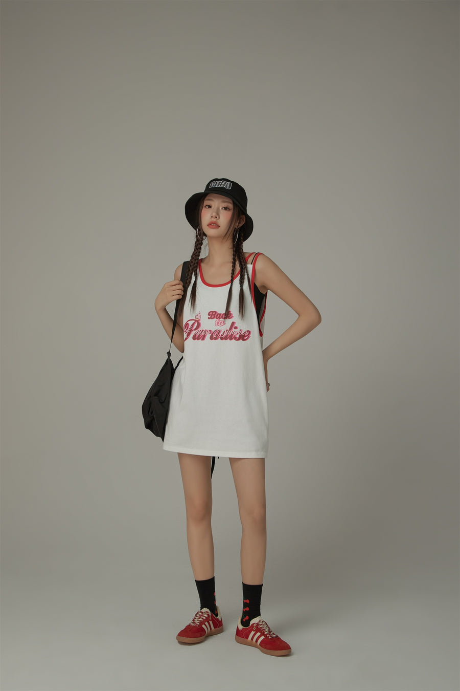 CHUU Back To Paradise Colorblocked Letter Printed Sleeveless T-Shirt