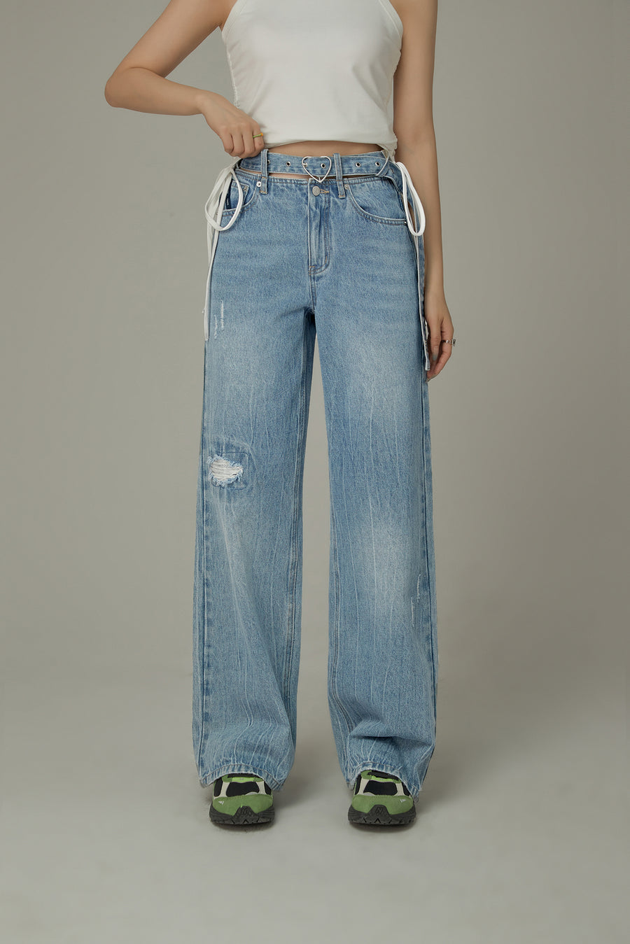 CHUU Heart Belt Waist Slit Ripped Denim Jeans