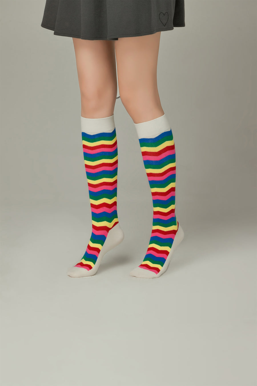 CHUU Rainbow Wave Knee Socks