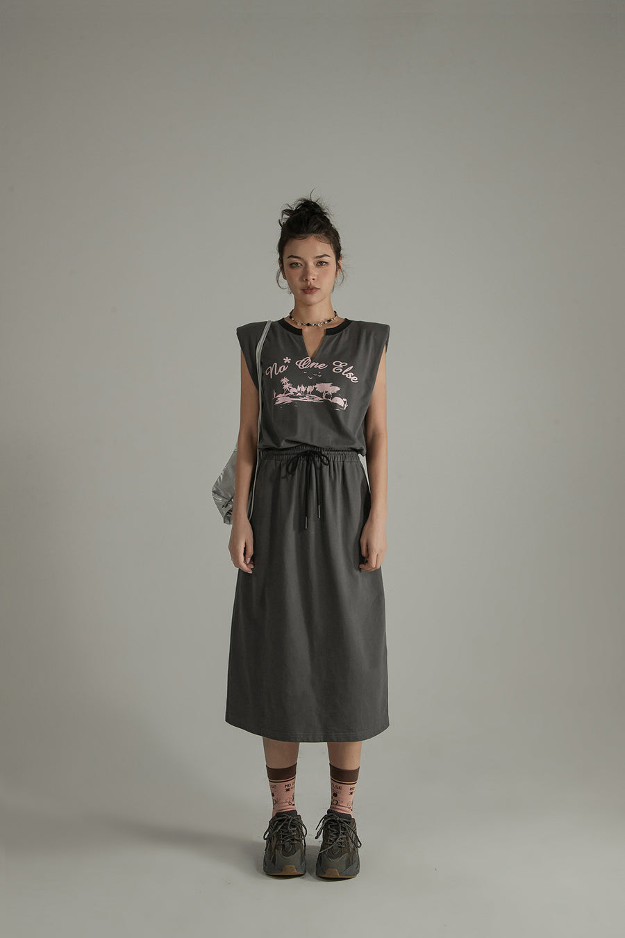 CHUU Printed Elastic Waist Drawstring Mid-Length Sleeveless Dress