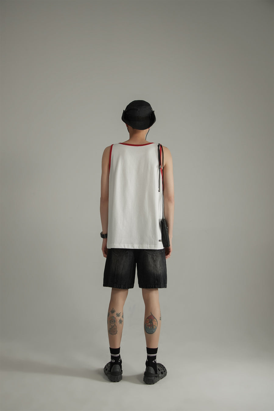 CHUU Line Colored Noe Sleeveless T-Shirt