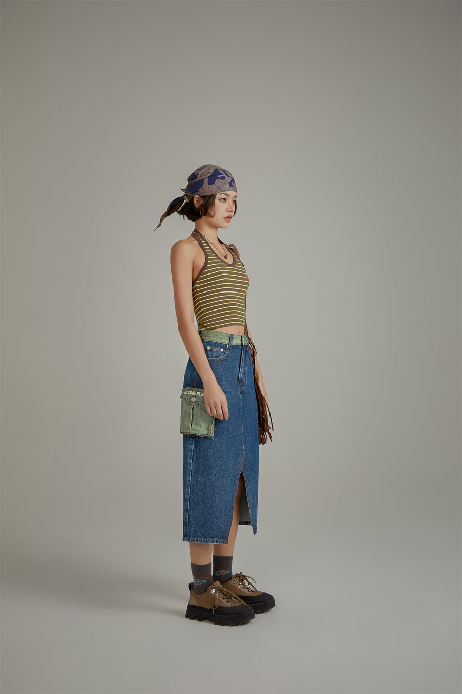 CHUU Pop Of Color Pocket Slit Long Denim Skirt