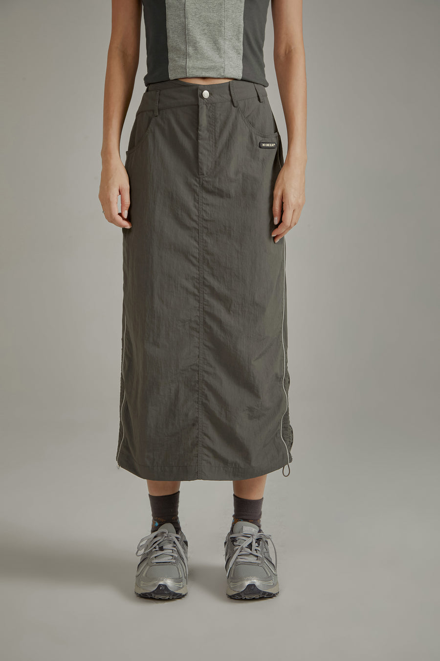 CHUU Retro Solid Color Drawstring Long Skirt