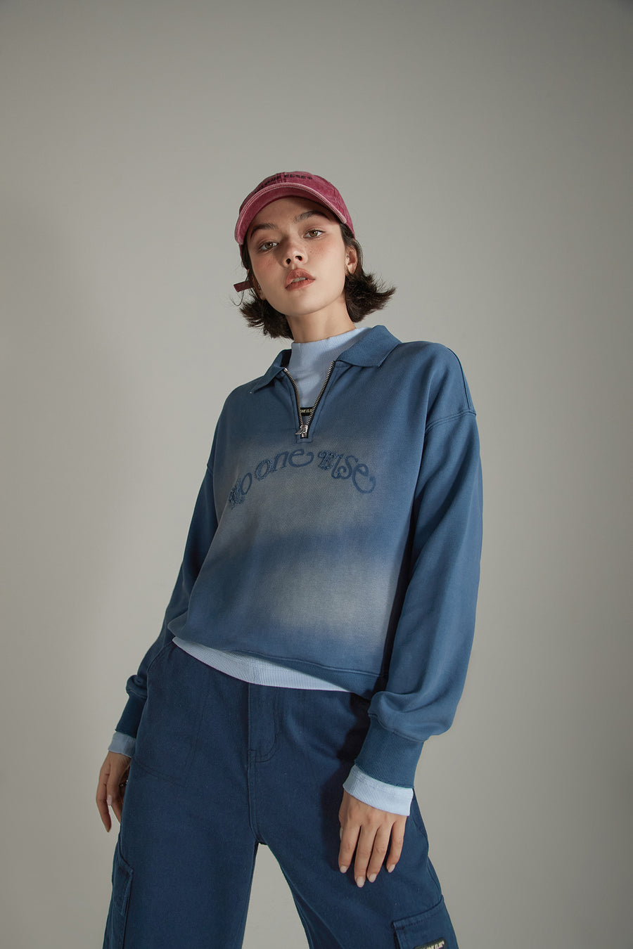 CHUU Logo Half Zip Up Sweatshirt