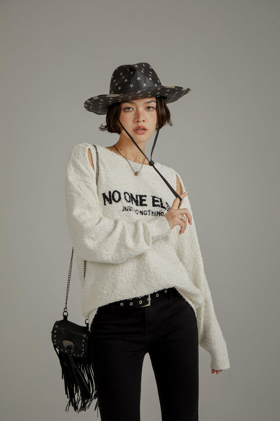 CHUU Logo Shoulder Split Loose Knit Sweater