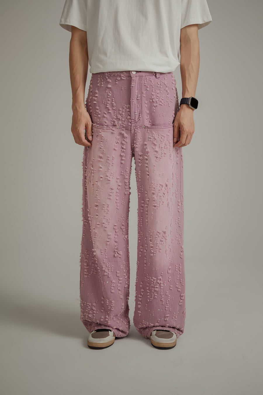 CHUU Frayed Ball Pattern Wide Denim Jeans