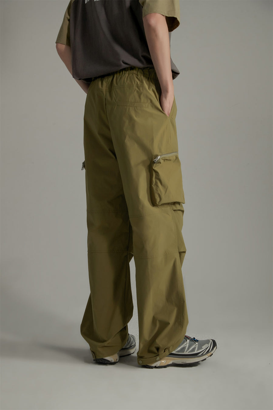 CHUU Casual Drawstring Wide Cargo Pants