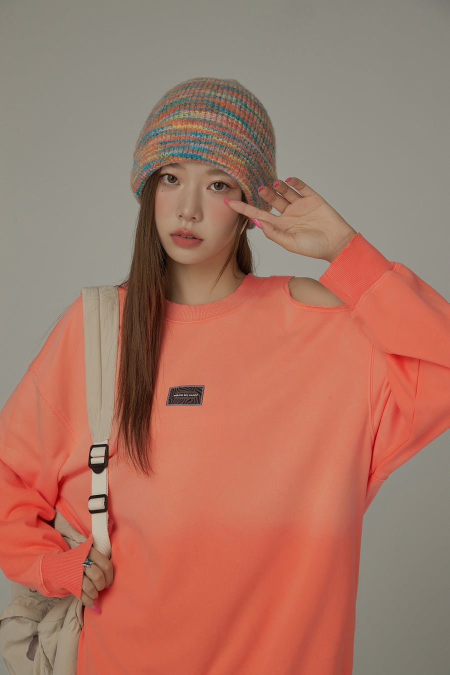 CHUU One Shoulder Cutout Oversized Sweatshirt